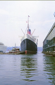 New York in 1966, Manhattan, passenger steamer Queen Mary docking at the pier
