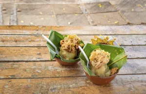 Two Nicaraguan vigorones served on wood