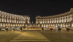 Night scene, Piazza della Repubblica