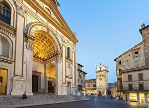 Night-time view of Basilica of Sant'Andrea and Torre Dell'Orologio