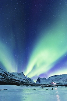 Category Scandinavia Prints: Northern Lights (Aurora borealis) over mountains
