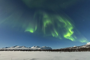 Category Scandinavia Prints: Northern Lights (Aurora Borealis) over snowy mountains