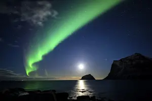 Northern lights on the beach of Haukland
