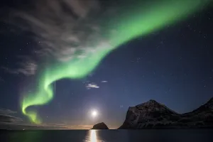 Northern Lights, moonlight beach of Haukland