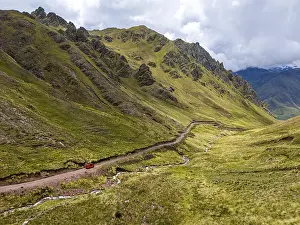 Off-road camper van crosses the Peruvian Andes