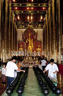 Offerings, coins, Wat Chedi Luang
