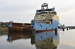Offshore supply vessel SKANDIMINDER in the Kiel Canal