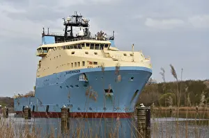 Offshore supply vessel SKANDIMINDER in the Kiel Canal