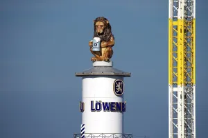 Oktoberfest, afternoon, Lion of the Lowenbrau brewery on the tower of the festival tent