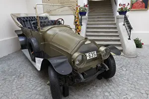 Old automobile built by Graef & Stift