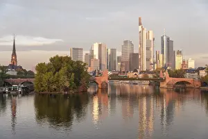 The Old Bridge over the Main with skyline