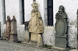 Old gravestones, St. Saint, Saint