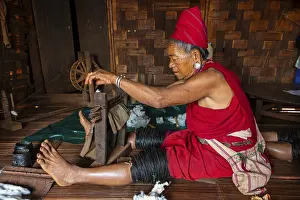 Old Kayan women weaving the traditional way