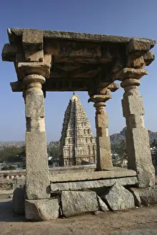 Old monument and Hampi temple, Hampi Vijayanagar ruins