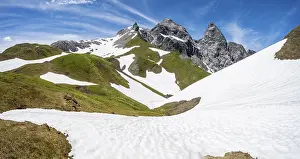 Old snow fields, mountain panorama with rocky peaks of the Maedelegabel and Trettachspitze