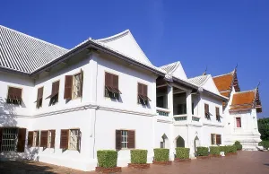 The old town of Lopburi dates back to the Dvaravati era (6th - 13th century)