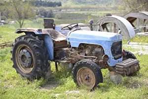 Old tractor, tractor, old tractor