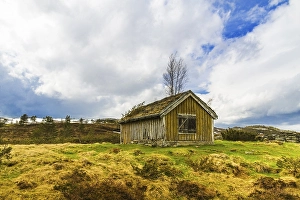 Old wooden hut with a grass roof