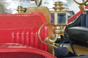 Category Oldtimer Prints: Oldsmobile from the fire brigade with horn and lantern