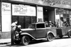 Oldtimer needs water, ca. 1955