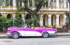 Oldtimer taxi on the streets of Havana