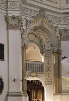 Opening of the main room to the confession chapel