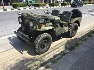 Original historic restored well-maintained US Jeep former army vehicle classic car
