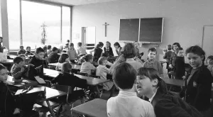 Overcrowded classes and annoyed teacher at a Bochum secondary school in 1966