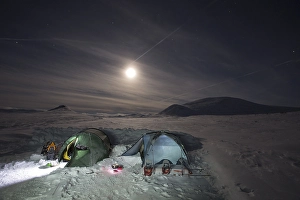 Category Scandinavia Prints: Overnight camping in tents, in winter