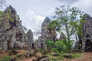 Pagoda of the Wat Banan old Khmer civilization temple