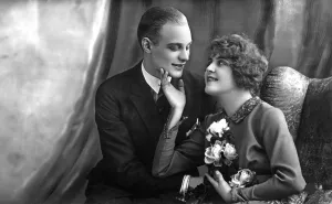 Pair, lovers flirting, around 1910
