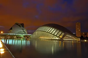 Palace of Arts Reina Sofia and L'Hemisferic at dusk