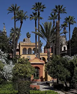 Palace gardens with park architecture at the far left tip of the GIRALDA