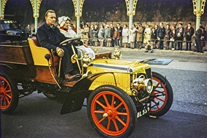 Panhard Lassor 15hp Wagonette, BL 539, at the finish of the classic car rally from London to Brighton, 6 November 1960, Brighton, Sussex, England, UK