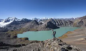 Panorama, mountaineers on the way to the Ala Kul Pass