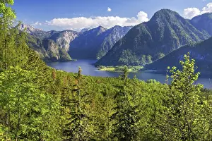 Panoramic view of the lake and the Dachstein foothills