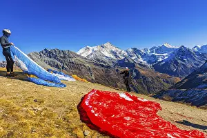 Paragliders are preparing for their start