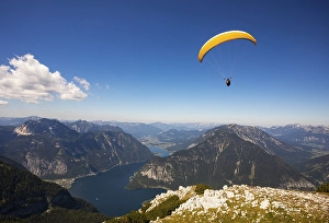 Paragliding on the Krippenstein with Hallstaettersee