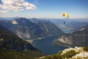 Paragliding on the Krippenstein with Hallstaettersee