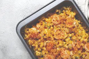 Pasta with shrimp and cheese, with a golden crust
