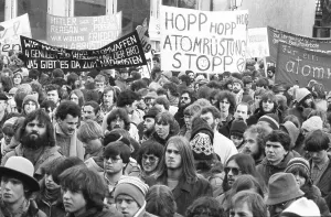 Peace movement demonstrates against missile bases despite heavy snowfall in December 1981