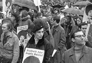 The peace movement's 1972 spring campaign addressed the public primarily with the demand for ratification of