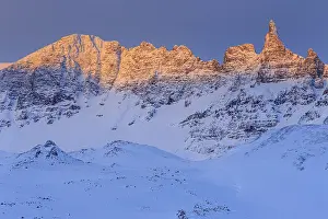 Category Mountain Landscapes Prints: Peak mountains in the morning light