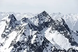 Peaks and mountains in winter, Sellraintal