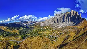 The peaks of the Puez Group, panoramic photo