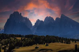 The peaks of the Sassolungo group in the sunset