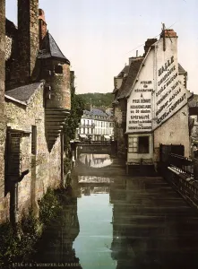 The pedestrian bridge over the Steir in Quimper