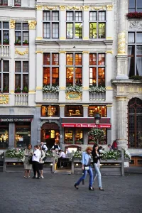 People on the Grand Place, Grote Markt square