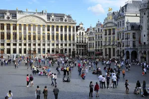 People on the Grand Place, Grote Markt square