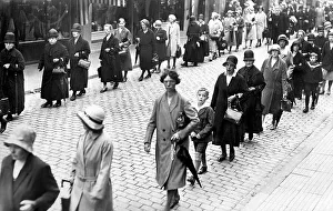 People queueing, historic photograph, around 1929